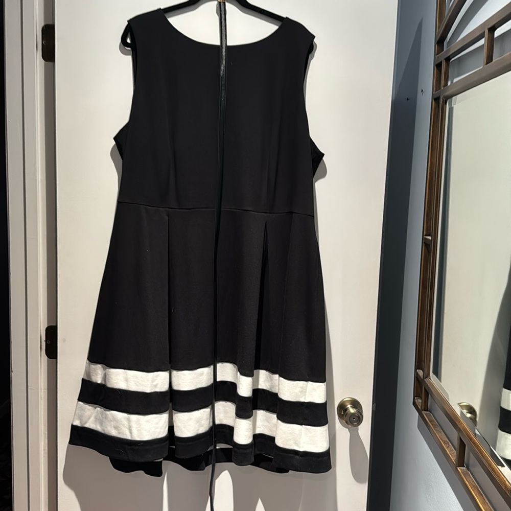 Calvin Klein Dress with White Stripes and Belt - Size 22
